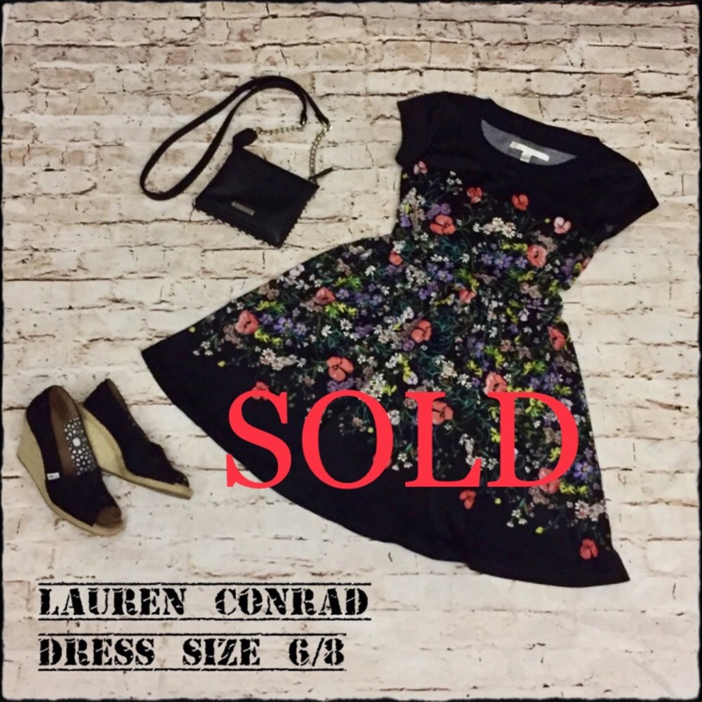 ❌SOLD❌ LC Fit n Flair Black Floral Dress
Sz 8